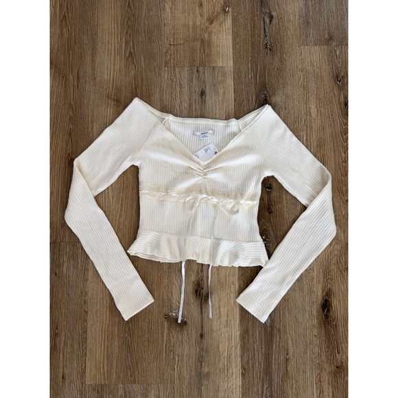 Kimchi Blue Tops - Kimchi Blue Urban Outfitters Top Womens S Ivory Lace Ribbon Peplum Ribbed NEW